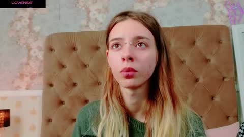 mira_lynxx online show from 29, 10, 2025