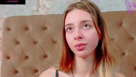 mira_lynxx online show from 30, 10, 2025