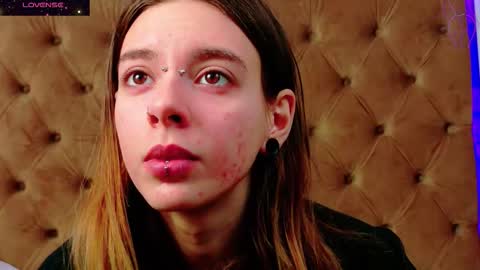 mira_lynxx online show from 2, 12, 2025