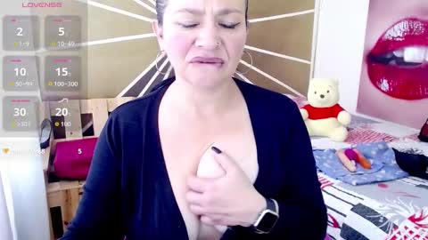 Snapshot of mira_valen chatting on 1, 10, 2025 Vicky online show from 1, 10, 2025