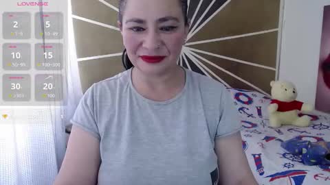 Snapshot of mira_valen chatting on 18, 10, 2025 Vicky online show from 18, 10, 2025