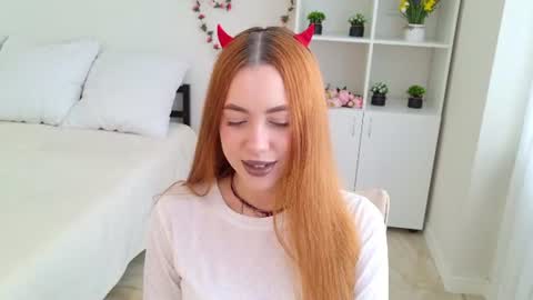 Snapshot of mirabella__flower chatting on 19, 7, 2026 mirabella__flower online show from 19, 7, 2026