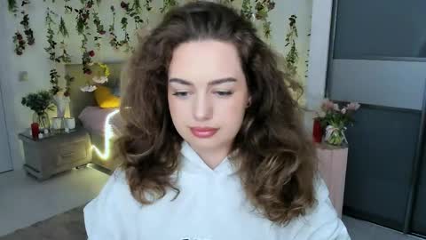 Snapshot of miraclecurly chatting on 1, 6, 2026 Emma online show from 1, 6, 2026