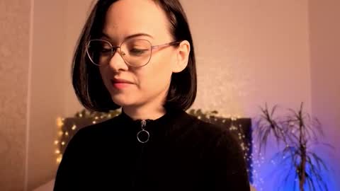 MiraSkyy online show from 1, 12, 2025