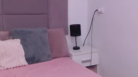 MiryamInes online show from 8, 2, 2025