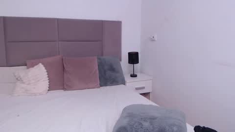 MiryamInes online show from 24, 2, 2025