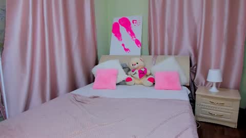 Snapshot of mishapallmer chatting on 5, 7, 2026 mishapallmer online show from 5, 7, 2026