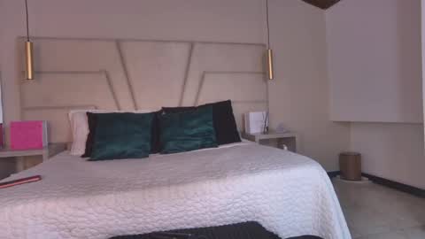 miss__ary_ online show from 28, 5, 2026