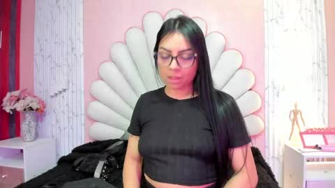 miss__star_ online show from 25, 5, 2026