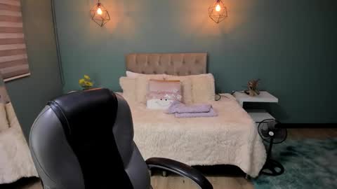 Snapshot of miss_cataleya__ chatting on 18, 12, 2025 Cataleya online show from 18, 12, 2025