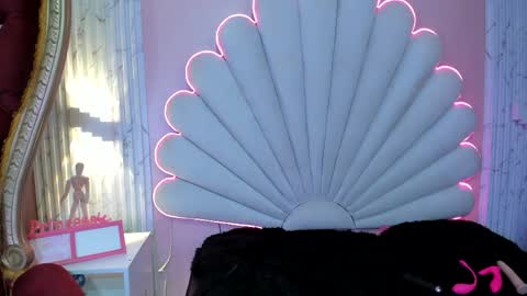 miss_evans_ online show from 7, 4, 2026