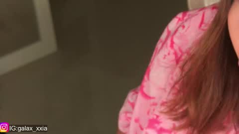 Elisabeth  IG galax xxia       online show from 14, 2, 2025