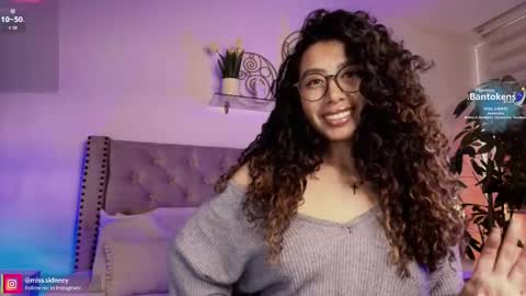 Amy Olivera online show from 6, 10, 2025