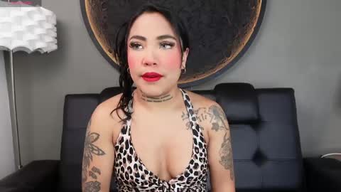 Snapshot of miss_vaiolette chatting on 19, 5, 2026 Vaiolette online show from 19, 5, 2026