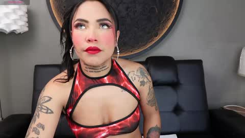 Snapshot of miss_vaiolette chatting on 25, 5, 2026 Vaiolette online show from 25, 5, 2026