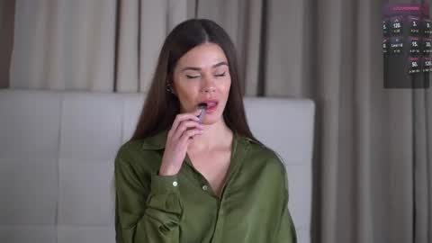 Snapshot of miss_viktoria chatting on 15, 11, 2025 Miss Victoria online show from 15, 11, 2025