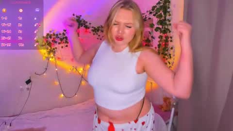 Snapshot of miss_you_babe chatting on 12, 11, 2025 Tina Julie online show from 12, 11, 2025