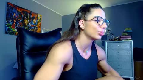 Alesyamuscledoll online show from 4, 5, 2026