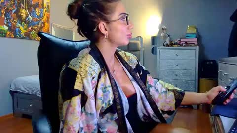 Alesyamuscledoll online show from 5, 5, 2026
