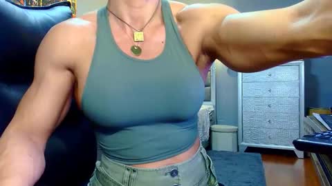 Alesyamuscledoll online show from 10, 6, 2026
