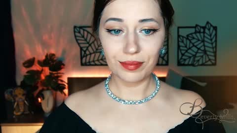 Snapshot of missbeverlymills chatting on 20, 1, 2025 The divine Beverly online show from 20, 1, 2025