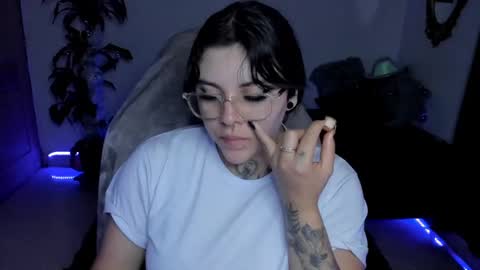 Snapshot of misscharlottte_18 chatting on 25, 12, 2024 Missy Charlottte.  Hey remember to give me a thumbs up ty online show from 25, 12, 2024