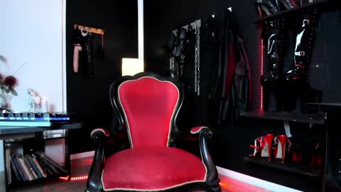 Missdarklady online show from 6, 1, 2025