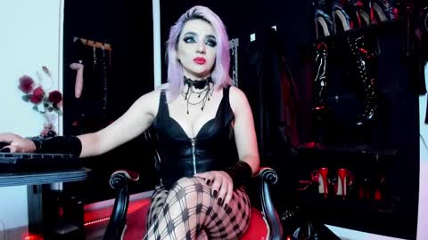 Missdarklady online show from 27, 2, 2025