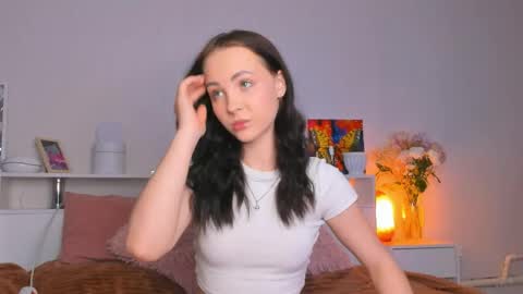 Hello dear my name Elisa online show from 17, 4, 2026