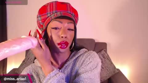 Snapshot of missemilie1 chatting on 20, 6, 2026 Emilie Diaz online show from 20, 6, 2026
