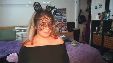 Snapshot of missemmbeex chatting on 7, 6, 2026 missemmbeex online show from 7, 6, 2026