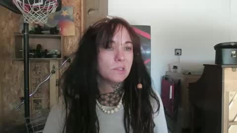 misshoneybadger333 online show from 19, 10, 2025