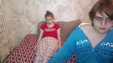 Ashley and Alex online show from 26, 4, 2026