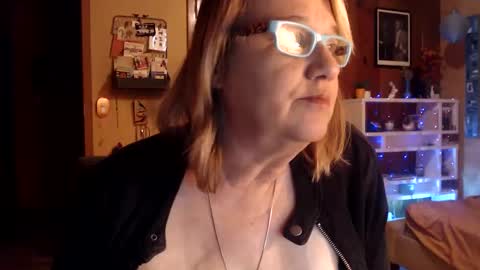 Snapshot of misskittyfox chatting on 6, 12, 2024 MissKittyFox online show from 6, 12, 2024