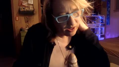 Snapshot of misskittyfox chatting on 5, 2, 2025 MissKittyFox online show from 5, 2, 2025