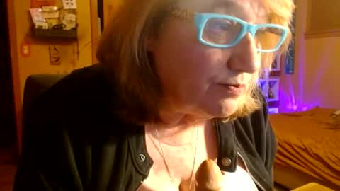 MissKittyFox online show from 14, 4, 2026