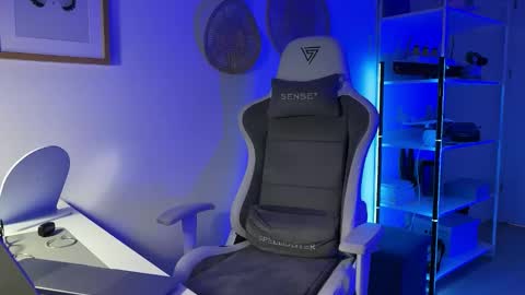 misslalii online show from 14, 4, 2026