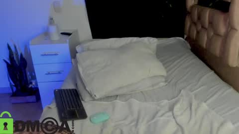 Snapshot of misslucye_robbie chatting on 5, 1, 2025 Lucye Robbie online show from 5, 1, 2025