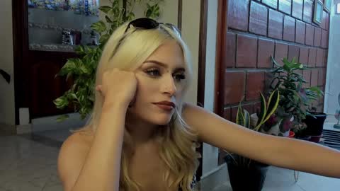 Snapshot of missluna27 chatting on 8, 12, 2024 Miss Luna online show from 8, 12, 2024