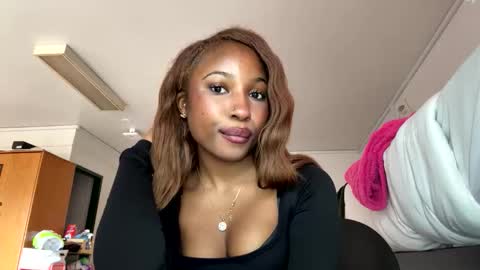 missmarimac online show from 23, 2, 2026