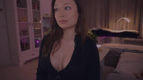 Snapshot of missmerciless chatting on 25, 5, 2026 LUXXANDRA online show from 25, 5, 2026