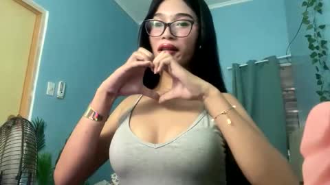 missminervaa online show from 7, 10, 2025