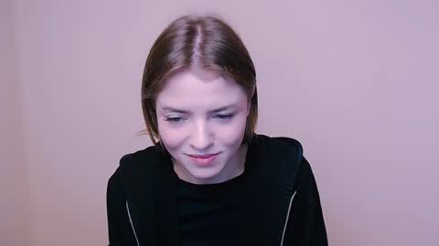 Snapshot of missoliviaa_ chatting on 4, 1, 2025 Olivia online show from 4, 1, 2025