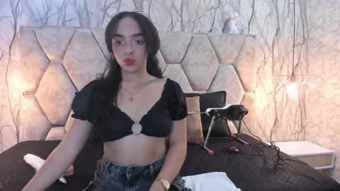 Snapshot of missperfectass_ chatting on 5, 1, 2025 Sara online show from 5, 1, 2025