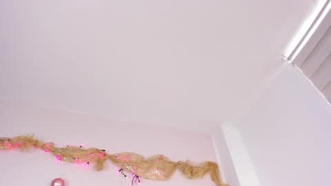 Pau OFmissweetpeach online show from 14, 12, 2025