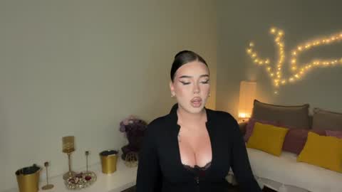 Mia online show from 4, 7, 2026