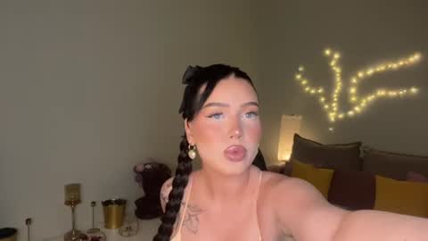 Mia online show from 11, 7, 2026