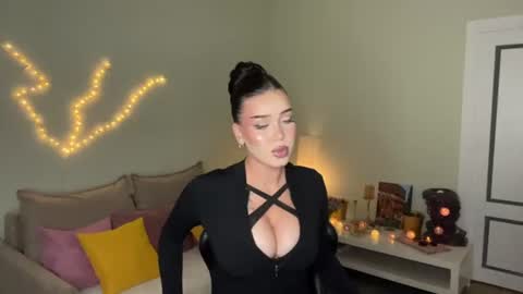 Mia online show from 21, 7, 2026