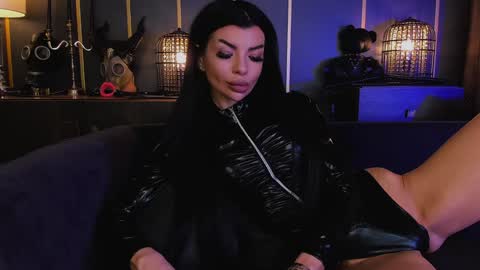 Elenia online show from 15, 12, 2024