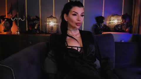 Elenia online show from 1, 3, 2025